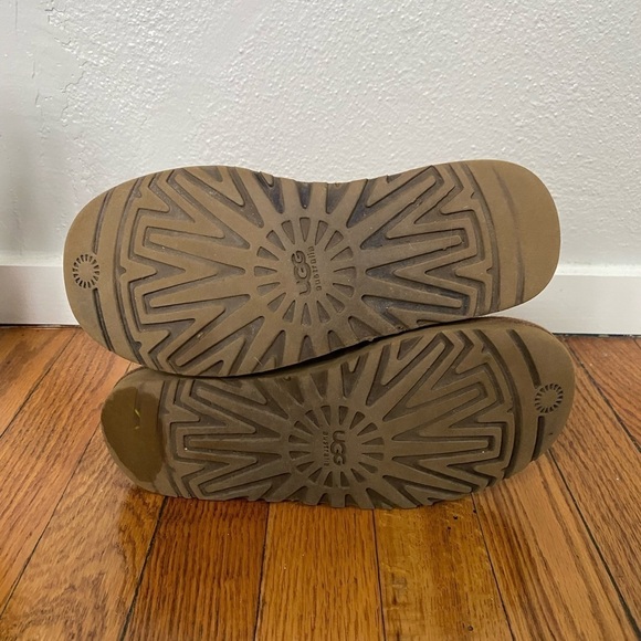 UGG Bailey Button Short Camel Boots Size 5 - Picture 8 of 8